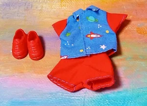 Abbigliamento bambola piccola Kelly *Tommys Red Space Planet set corto/scarpe nuove - Foto 1 di 3
