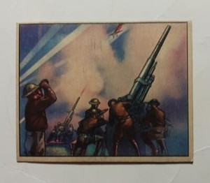 R173 GUM INC WORLD IN ARMS FIELD ARTILLERY #1 ANTI AIRCRAFT 1939 NON SPORT VGEX