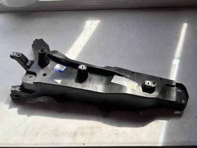 Кронштейн для крепления переднего крыла 2016-2024 Volvo XC90 31391777 левая сторона - Изображение 1 из 4