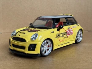 Kentoys Mini Cooper S, scala 1:24, pressofuso, 2003, raro, luci, giallo, personalizzato. - Foto 1 di 12