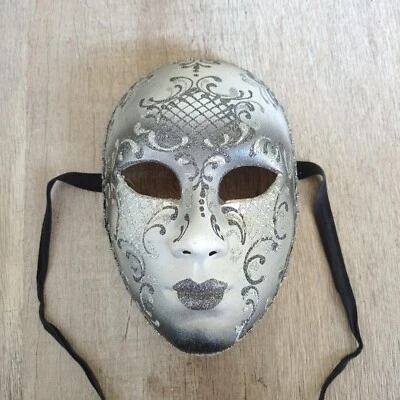 Máscara veneciana de Mardi Gras papel maché pintada a mano brillo negro blanco arte de pared  Foto 1 de 4