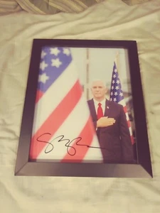 Foto enmarcada 11x14 Mike Pence vicepresidente de los Estados Unidos de América - Imagen 1 de 2