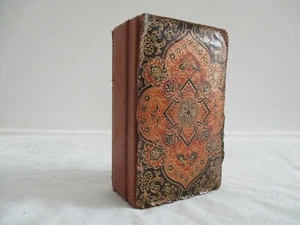 BOITE FAUX LIVRE ANCIEN TROMPE L’ŒIL CACHETTE - Foto 1 di 12