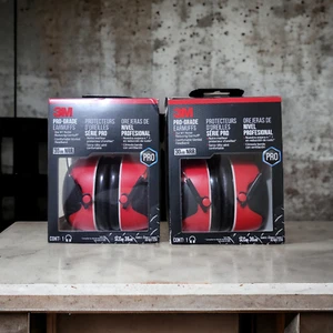3M Pro-Grade schwarz/rot NRR 30 dB leichte & verstellbare geräuschreduzierende Ohrenschützer - Bild 1 von 3