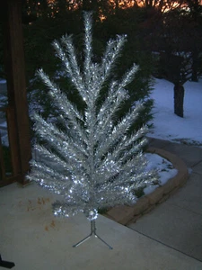 NEAT! RETRO HTF VTG 6.5 FT. ALUMINUM STAINLESS SILVER REGAL SAPPHIRE XMAS TREE - Picture 1 of 12