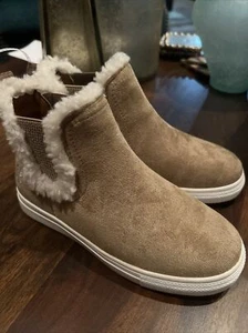 Lucky Brand Mädchen Stiefel stylisch Gr. 3 Wildlederimitat taupe süß Kunstfell Slipper NEU - Bild 1 von 7