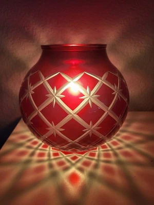 Calentador de cera adorno de vidrio grabado rojo brillante navideño perfumado tamaño completo retirado Foto 1 de 3