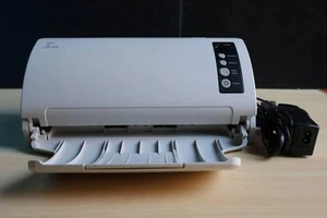 Fujitsu FI-7030 A4 Dokumentenscanner Office Farbduplex Scanner High-Speed USB - Bild 1 von 5