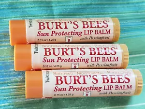 Balsamo labbra Burt's Bees spf 8 - frutto della passione 0,15 oz (3 pezzi) nuovo senza scatola - Foto 1 di 1