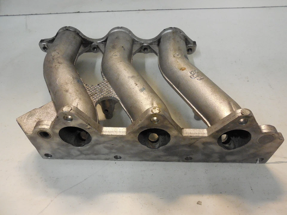 2002-2005 Land Rover Freelander Left Lower Intake Manifold LKB109462 2.5 V6 - Image 1 of 4