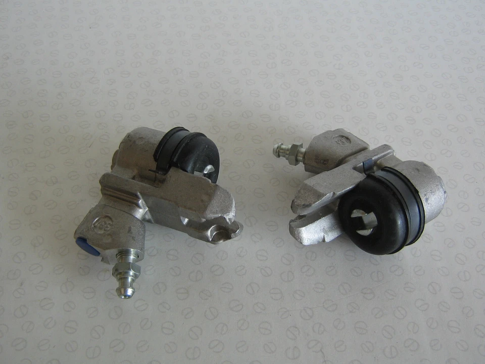 ONE PAIR OF BEDFORD CA REAR BRAKE WHEEL CYLINDERS - Image 1 of 1