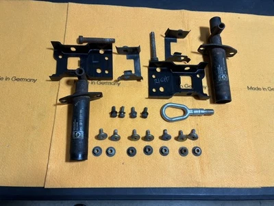 Soportes amortiguadores de parachoques delanteros de plástico para BMW E30 y soportes de soporte y herrajes  Foto 1 de 4