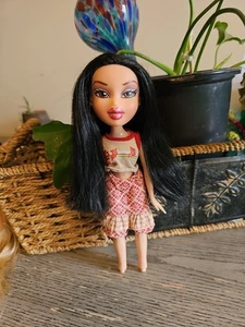 Vintage Bratz 2001 Jade Puppe schwarze Haare asiatisch rosa Lippen wunderschön - Bild 1 von 5