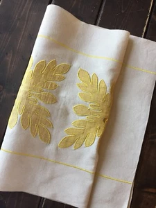 New Table Runner In Offwhite Cotton With Yellow Geometric Abaca  Appliqués - Picture 1 of 12
