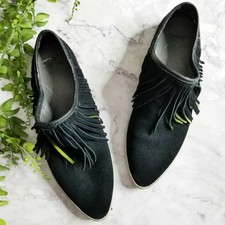 sanuk pointed toe shoes