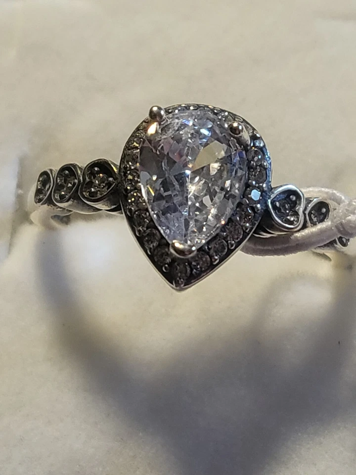 Anello  in argento 925 con zirconi E grande Zircone Centrale Mis.16 16,5 Peso3,3 - Immagine 1 di 4