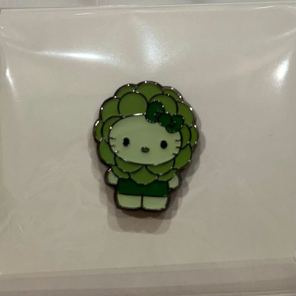 Hello Kitty Coelastorum Pin Anstecker Japan Expo 2025 Collab gebraucht - Bild 1 von 1