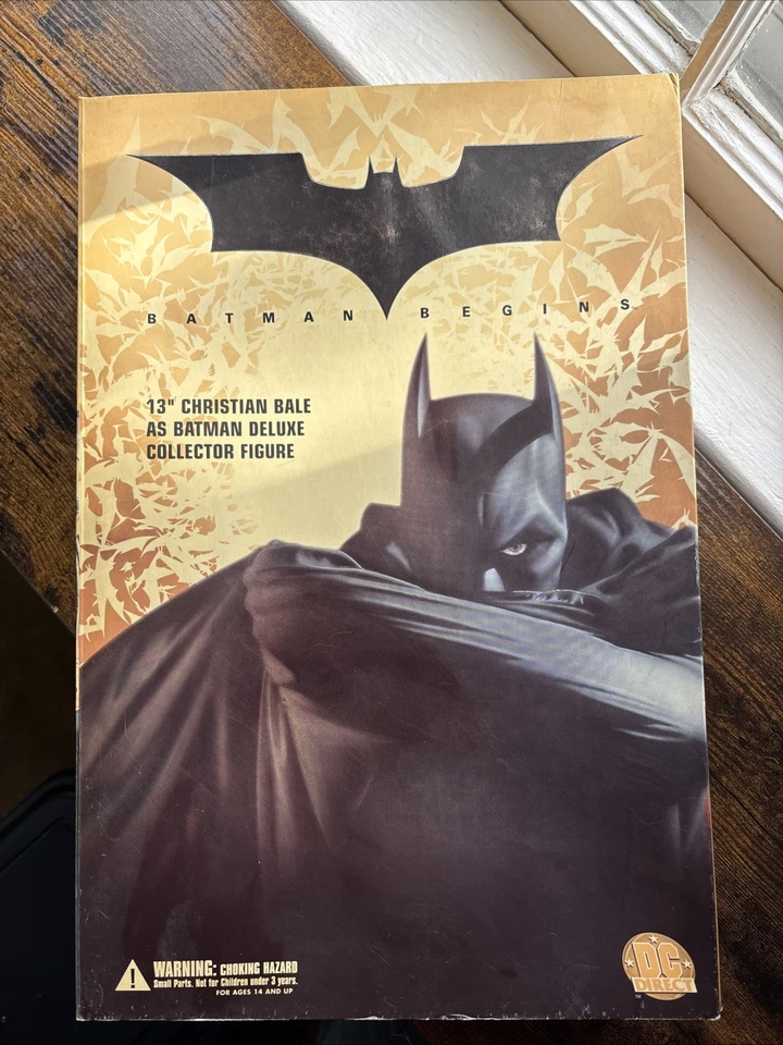 Figura Coleccionista Batman Begins 13” Christian Bale Como Batman Deluxe Nueva En Caja Foto 1 de 4