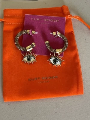 KURT GEIGER LONDON GOLD TONE EVIL EYE CHARM C HOOP 耳环 2,24 英寸 — 第 1/4 张图片