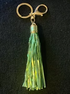 Gold Toned Metal Clip-On Keyring Keychain With Long Green Tassel - Foto 1 di 6