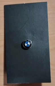 BMW Pin Logo emailliert 2010er Jahre mit original BMW Cartonage - Maße 10mm - Picture 1 of 2