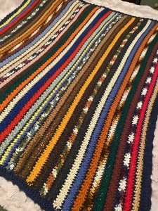 Handarbeit gehäkelt afghanisch / Überwurf Decke mehrfarbig 44x52 - Bild 1 von 2