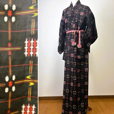 【Near Mint】antique kimono,japanese kimono ,  kimono robe,kasuri kimono,black Foto 1 de 4