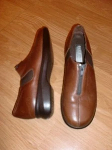 MUNRO American 6 M Brown Casual Front Zip Loafers Perfect Fit Impeccable - Picture 1 of 5