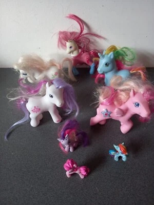 LOT MON PETIT PONEY MY LITTLE PONY HASBRO PLUSIEURS GÉNÉRATIONS  - Photo 1/4