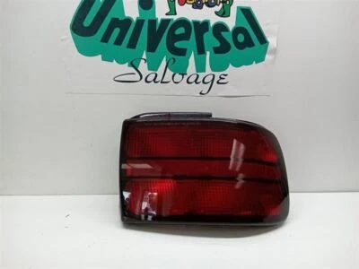 Oldsmobile Achieva 1996 luz trasera de pasajero  Foto 1 de 4