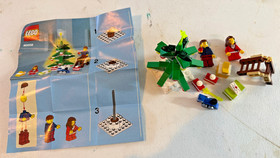 LEGO Seasonal: Decorating the Tree (40058) Complete Set with Instructions