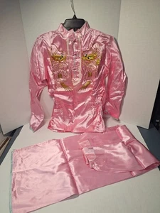 Conjunto Disfraz Top y Pantalones Bordados Dragón Asiático Satinado Rosa Años 50 De Colección - Imagen 1 de 17