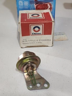 1979 BUICK CHEVROLET W/ ROCHESTER 2 BBL CARBURETOR NOS VACUUM BREAK GM 17062251 - Image 1 of 4