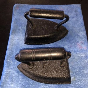 Antique WAPAK #7 SAD IRON Cast Iron Vintage Sad Iron Door Stop Set Of Two - Picture 1 of 5