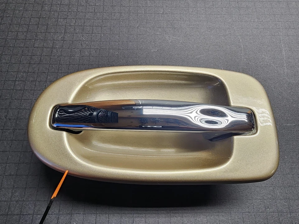 Manija de puerta trasera derecha dorada metálica con cromo Chevrolet Venture 2001-2005 OEM  Foto 1 de 4