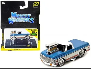 1972 CHEVROLET C10 PICKUP BLUE & WHITE 1/64 DIECAST BY MUSCLE MACHINES 15567 - Picture 1 of 1