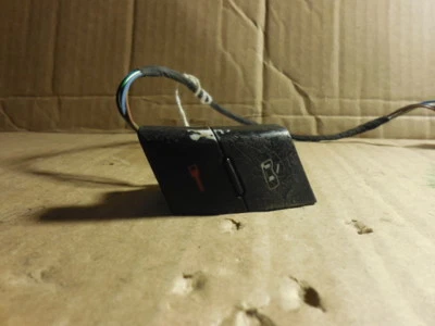 2000 - 2004 Audi A6 Front Left Driver Door Lock Switch 4B1962107  - Image 1 of 4