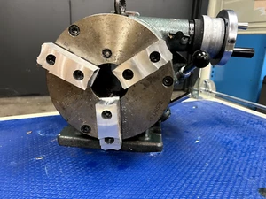 YUASA MANUAL ROTARY TABLE - Picture 1 of 5