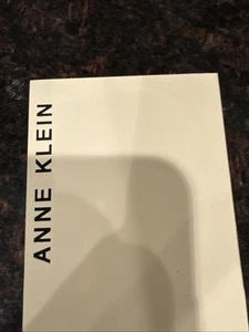 Anne Klein Uhr mit goldfarbenem & lavendelfarbenem Lederarmband - Bild 1 von 2
