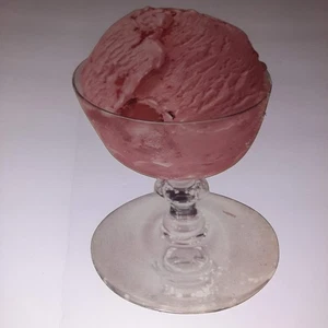 Letrero vintage de helado de fresa de los años 50 12" para salón comedor cartón troquelado litografía - Imagen 1 de 2