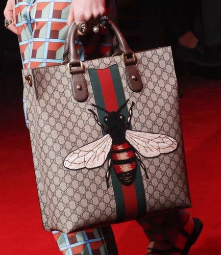 Rara borsa Gucci Animalier Bee Web verticale GG rivestita in tela media