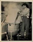 1943 Press Photo Mosha Byron mixing marmalade at General Preserve Co., New York