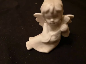 Deko Engel mit Flügel, Engelfigur, Keramikfigur weiß 10x7 cm mit Mandoline - Bild 1 von 1