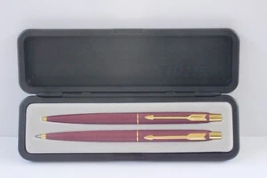 PENNA A SFERA PARKER CLASSIC BORDEAUX E ORO / NUOVA CON SCATOLA / MADE IN USA / 68032 - Foto 1 di 5