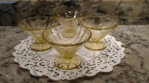 JUEGO DE 4 TAZAS DE POSTRE DE SORBETE DE VIDRIO FEDERAL AMARILLO/ÁMBAR EN FORMA DE CONO MADRID - Imagen 1 de 9