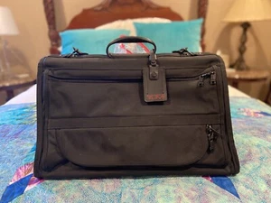 TUMI Garment Bag Travel Black Luggage Cover Full Suits Nylon Carry-on Vacation - Picture 1 of 17