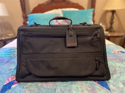 TUMI Bolsa de Ropa Viaje Negra Cubierta de Equipaje Trajes Completos Nylon Equipaje de Mano Vacaciones Foto 1 de 4