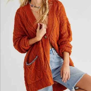 Free People Montana Cable Knit button front w/ pockets burnt orange Cardigan szS - Picture 1 of 14