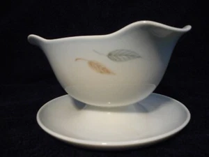 Kjøbenhavns Bing & Grondahl B&G Falling Leaves Gravy Boat 1958 Vintage - Picture 1 of 7