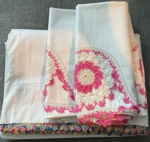 Par de sábanas planas dobles de encaje de ganchillo abigarrado vintage + fundas de almohada de algodón nuevas con etiquetas - Imagen 1 de 10